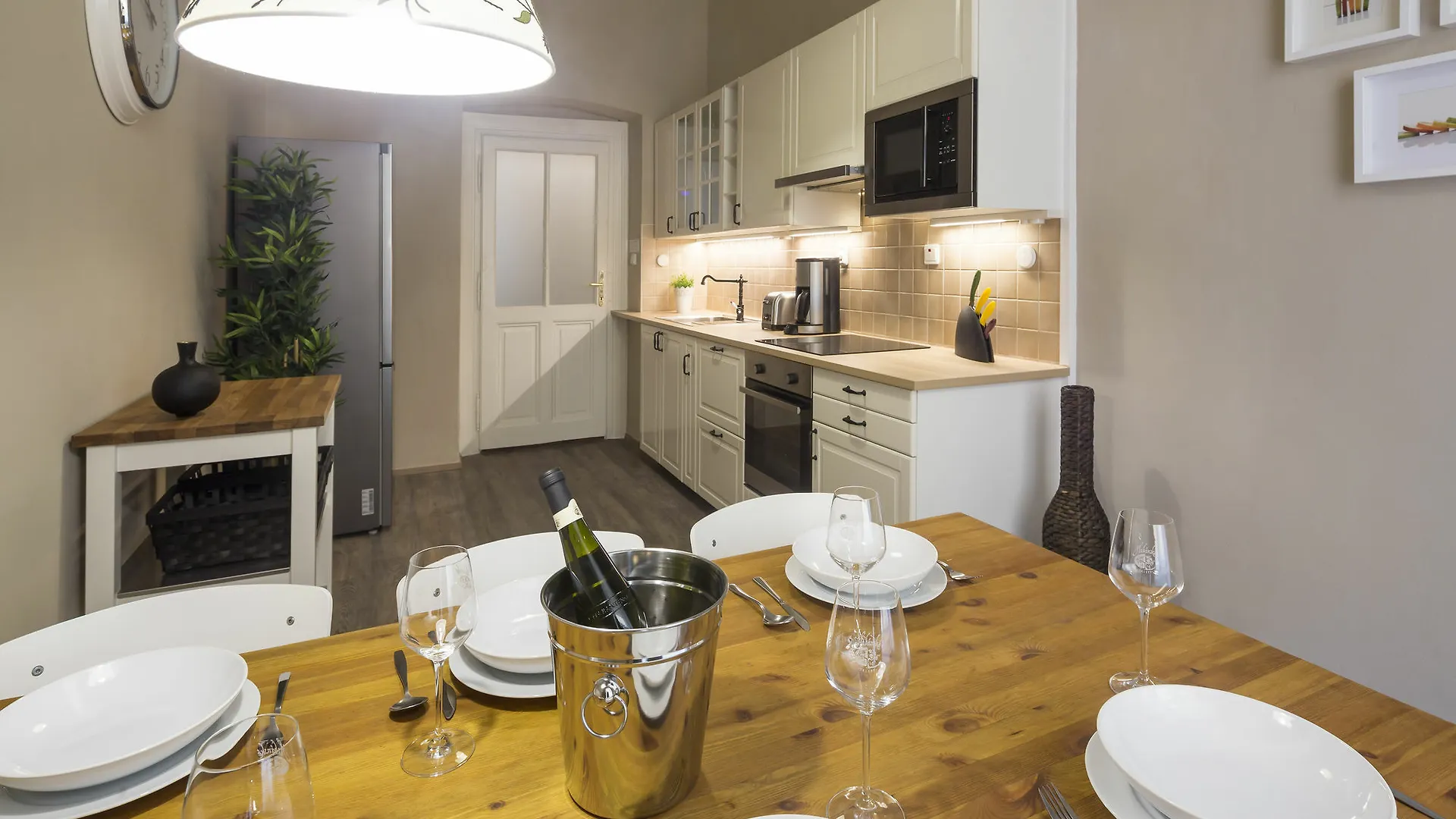 Old Town Square - Dlouha Apartments Prag