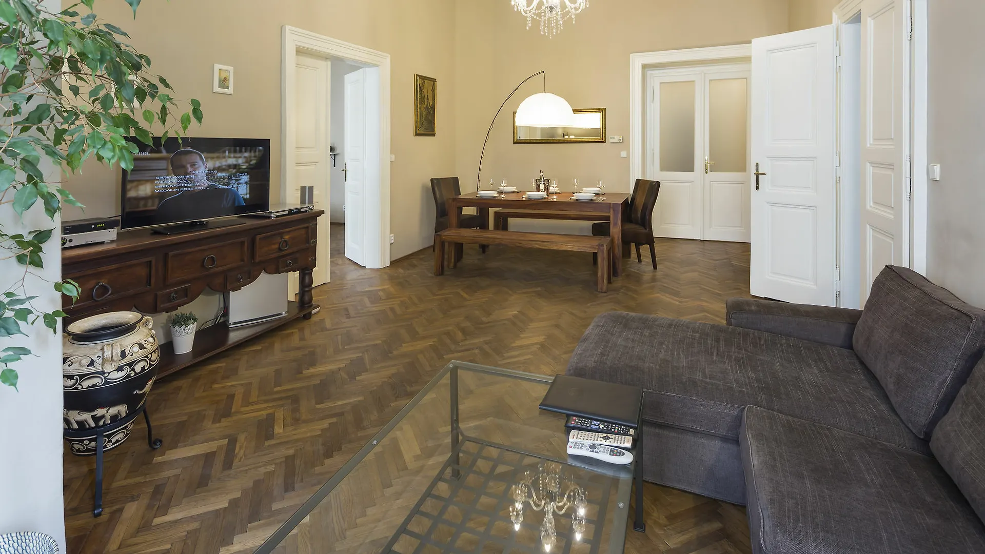 Old Town Square - Dlouha Apartments Prag Tjeckien