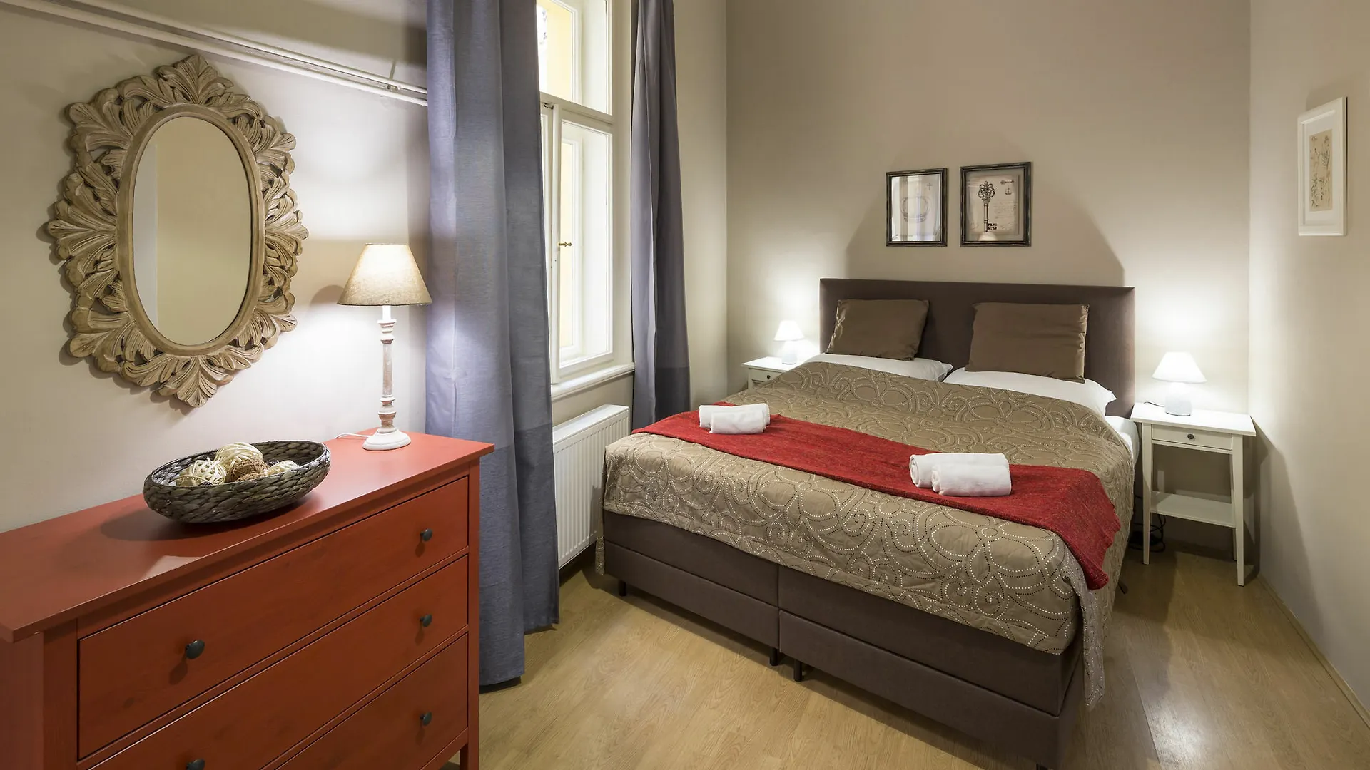 Old Town Square - Dlouha Apartments Prag
